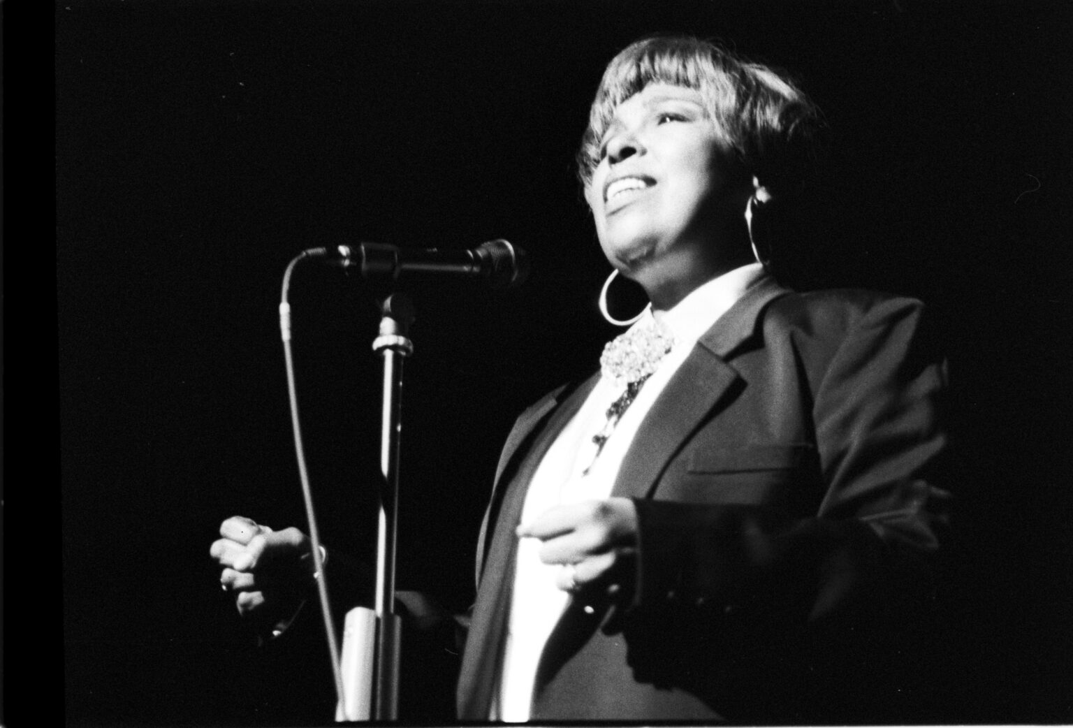Legendary singer roberta flack dies aged 88 axs tv