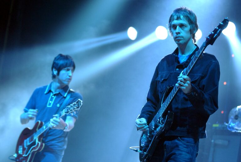 Oasis - Gem Archer and Andy Bell OASIS IN CONCERT, CHICAGO, AMERICA - 20 JUN 2005