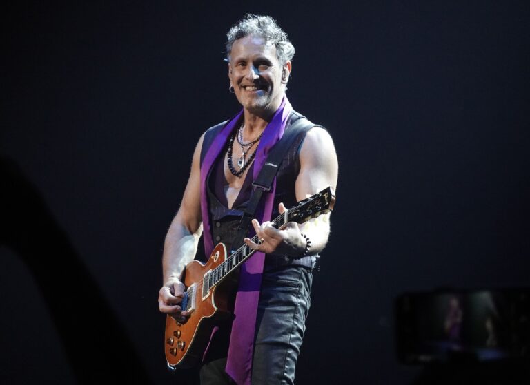 Vivian Campbell of Def Leppard performs during The World Tour co-headlining with Motley Crue at Hard Rock Live held at the Seminole Hard Rock Hotel & Casino, Hollywood, Florida, USA - 12 Mar 2023 Def Leppard in concert during The World Tour at Hard Rock Live, Seminole Hard Rock Hotel and Casino, Hollywood, Florida, USA - 12 Mar 2023