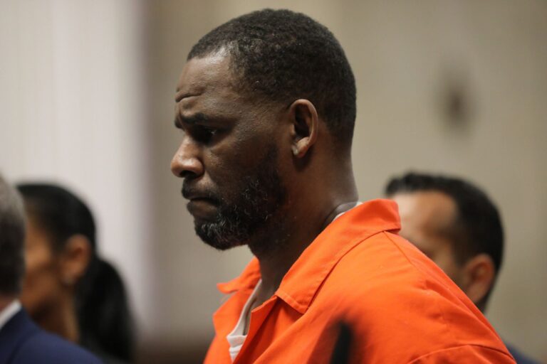 R. Kelly appears during a hearing at the Leighton Criminal Courthouse on Sept. 17, 2019, in Chicago. USA News - 17 Sep 2019