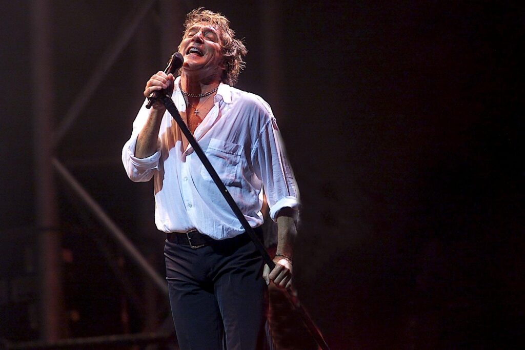 GLASTONBURY FESTIVAL, BRITAIN - 30 JUN 2002 ROD STEWART GLASTONBURY FESTIVAL, BRITAIN - 30 JUN 2002