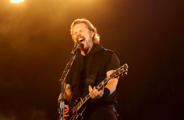 JAMES HETFIELD - METALLICA THE READING FESTIVAL, BRITAIN - AUG 2003