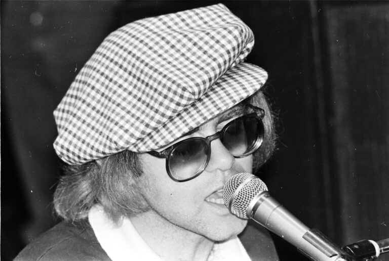 Sir Elton John ELTON JOHN - 1977