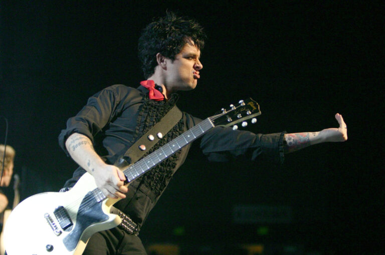 Green Day - Billie Joe Armstrong KROQ ALMOST ACCOUSTIC CHRISTMAS CONCERT, DAY TWO, LOS ANGELES, AMERICA - 12 DEC 2004