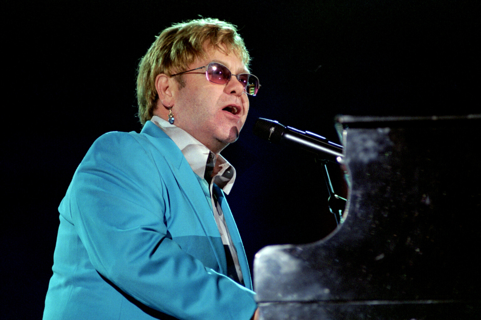 The singer Elton John during the concert, final of the Festivalbar 2001 at the Arena of Verona