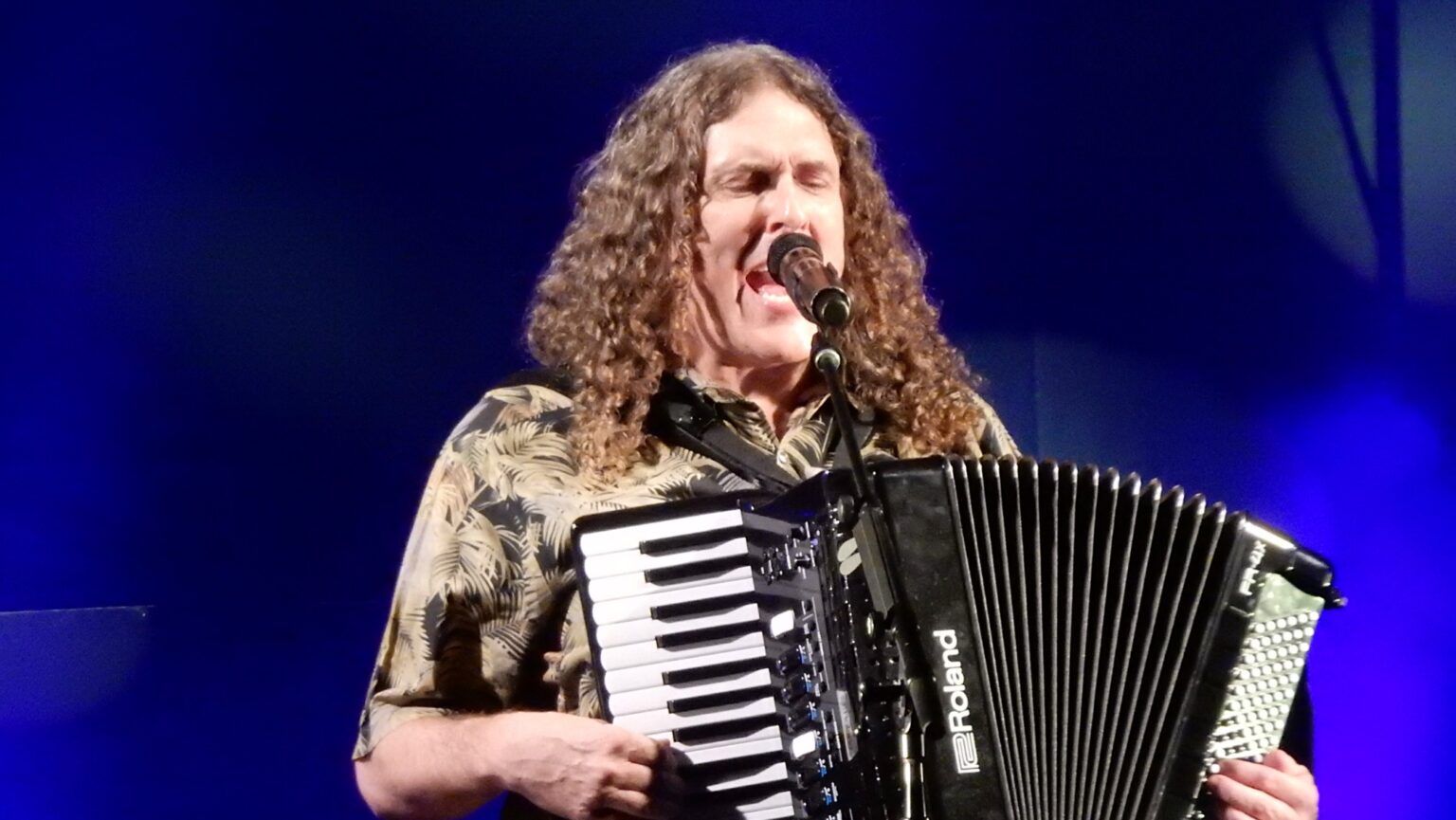 Weird Al Yanovic at the Apollo (39171440710)
