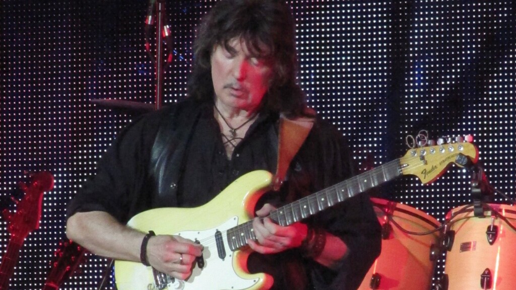 Ritchie Blackmore's Rainbow headlining the Stone Free 2017 Festival at the O2 (34994158240)