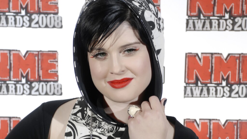 Kelly Osborne on the red carpet.