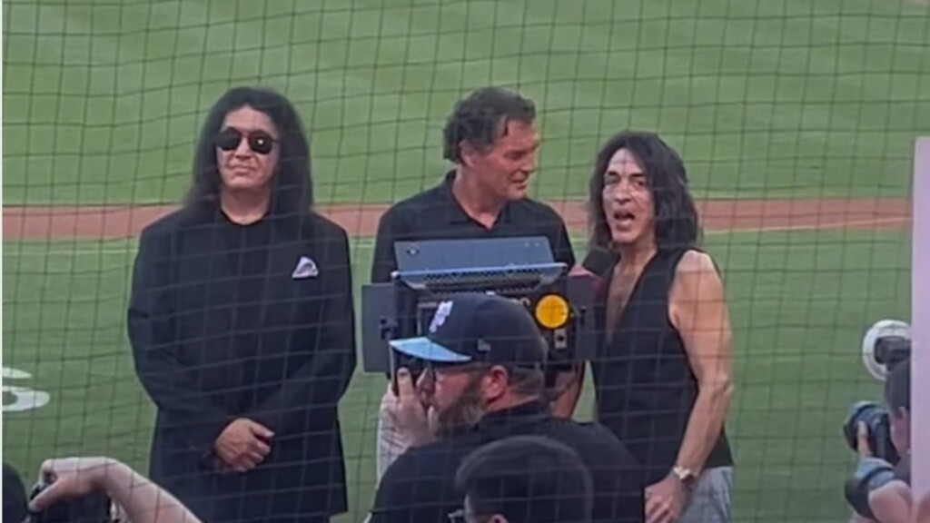 kiss-firstpitch