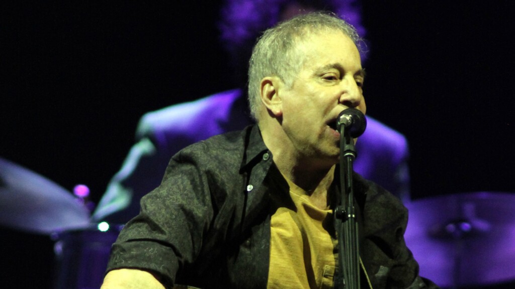Paul Simon and Sting Perform in Concert
